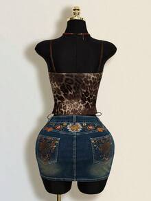 SHEIN ICON ملابس علوية كروب ضيق بحمالات رفيعة مع ربطة أمامية بطبعة نمر، صيفي - متعدد الألوان - مشاهدة 2