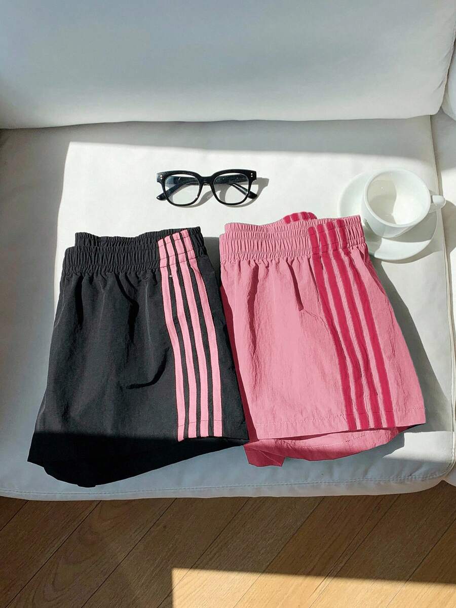 SHEIN EZwear 2条装女士弹力腰带条纹宽松休闲运动短裤，适合日常街头穿搭，夏季百搭 - 彩色 - 查看 1