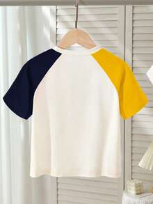 SHEIN Casuvi Kids Jungen-Einteiler im urbanen Freizeitstil, Rundhals-Kurzarm-Farbblockshirt in Apricot, bequem und vielseitig, geeignet für Frühling und Sommer. Das T-Shirt ist für verschiedene Anlässe wie urbane Outdoor-Aktivitäten, Lässig zuhause, Schule und Treffen geeignet. Jungen T-Shirts Jungen Casual Kinder Jungen Baseball-Shirt Kinder Jungen Sommer T-Shirt Jungen Preppy Tops Kindersüße Tops - Gelb - Übersicht 2