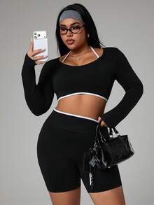 SHEIN Sports Set Olahraga Wanita Ukuran Besar: Kaos Lengan Panjang Bergaris dengan Potongan Halter Pendek dan Celana Pendek - Hitam - View 1