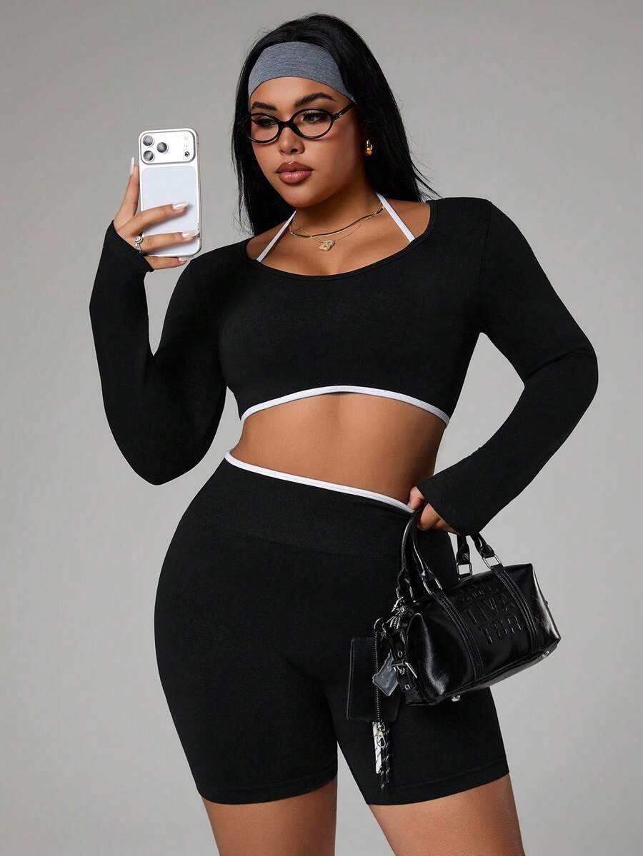 SHEIN Sports Set Olahraga Wanita Ukuran Besar: Kaos Lengan Panjang Bergaris dengan Potongan Halter Pendek dan Celana Pendek - Hitam - View 1
