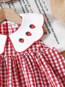 SHEIN Vestido informal sin mangas con cuello Peter Pan de color contrastante y estampado de fresas para niña - Rojo - Ver 8