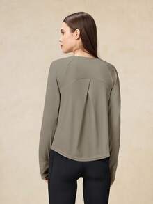 OutZeal 女士户外运动T恤，防紫外线，凉爽触感，长袖交叉褶裥带拇指孔 - 卡其色 - 查看 10