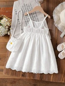 SHEIN Vintaside Kids Đầm lưới quai ngang móc họa tiết dâu tây cho bé gái kèm túi tròn hình dâu tây dễ thương, trang phục thường ngày cho kỳ nghỉ hè, dã ngoại của bé gái. - trắng - Xem 2