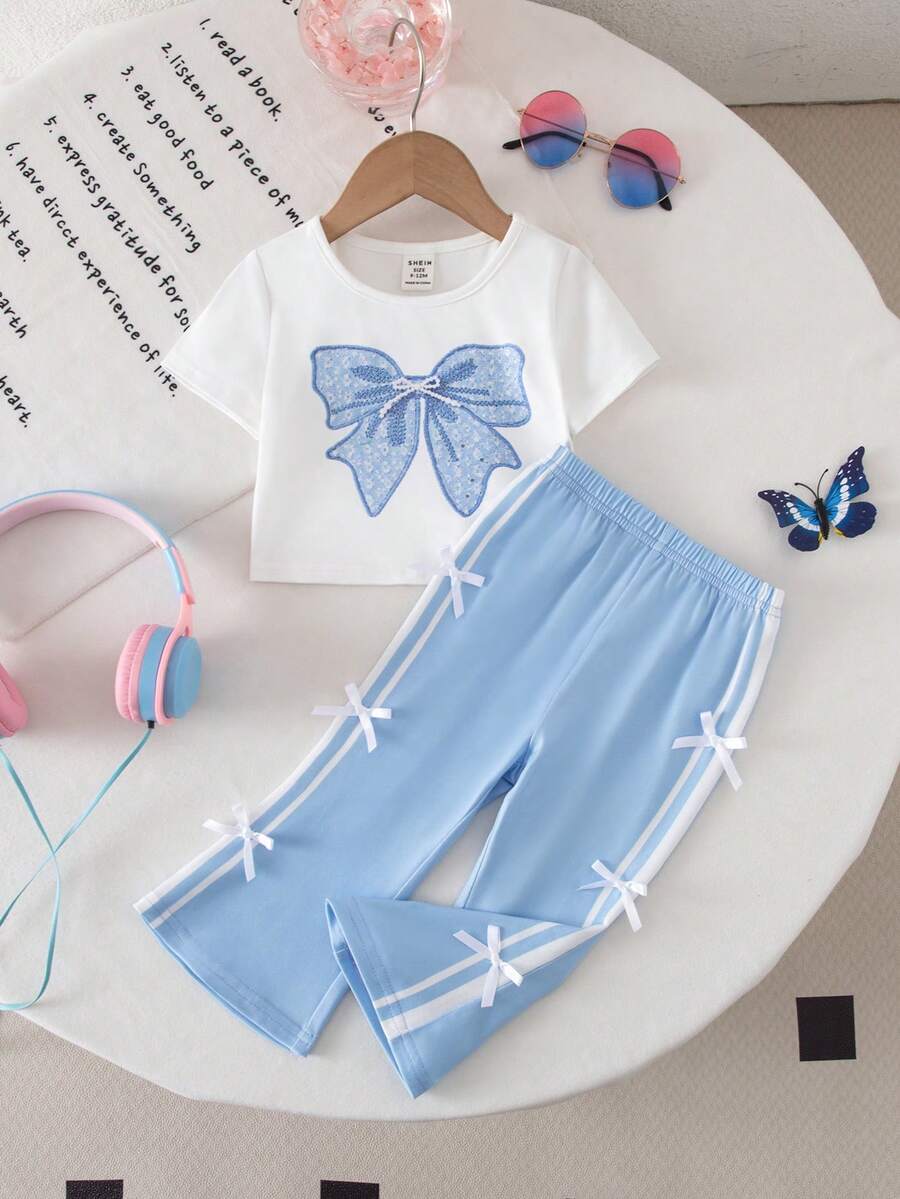 SHEIN Conjunto de camiseta de manga corta con estampado de lazo y pantalones acampanados de cintura elástica, estilo lindo y veraniego para bebé niña - Azul - Ver 1
