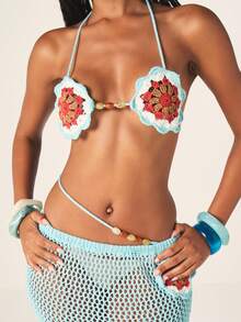 MISSGUIDED Conjunto de bikini de halter de ganchillo con detalles de aplicaciones florales y falda larga de malla como cobertura - Azul - Ver 2