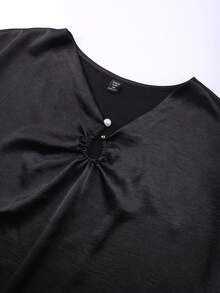 Franclia Große Größen Elegante Satin Plissee Bluse mit Strass-Knöpfen für Damen - Schwarz - Übersicht 3