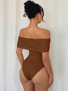 Rafferiza Body elegante de mujer con hombros descubiertos, dobladillo fruncido y ajuste ceñido - Marrón - Ver 2