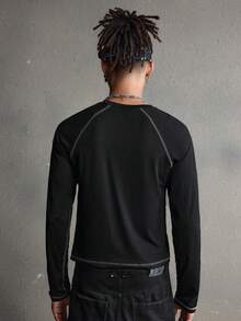 AXEPEAK Camiseta de manga larga con estampado gráfico simple y mangas raglán de color contrastante para hombre - Negro - Ver 3