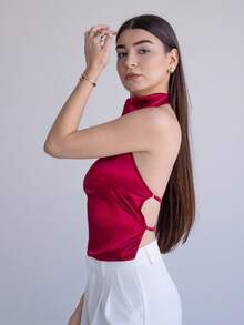 Andrea Bello Top básico elegante de cuello alto y espalda con cordón elástico ajustable - Burdeos - Ver 3