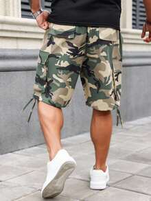Manfinity LEGND 加大码男士休闲时尚街头迷彩印花抽绳腰带翻盖口袋工装短裤，适合夏季日常通勤 - 彩色 - 查看 2