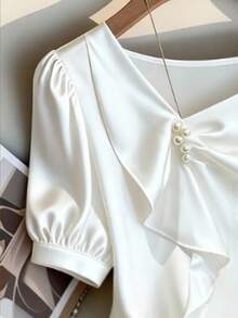 GlowEve Blusa elegante de mujer con diseño de volantes de manga corta, cuello en V, de acetato, color blanco perla, adecuada para salidas casuales - Blanco - Ver 4