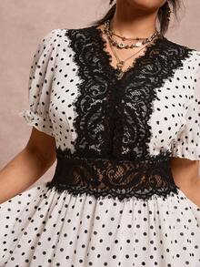 SHEIN VCAY Robe à la mode pour femmes grandes tailles avec contraste de dentelle et imprimé à pois, manches à volants - Blanc - Voir 3
