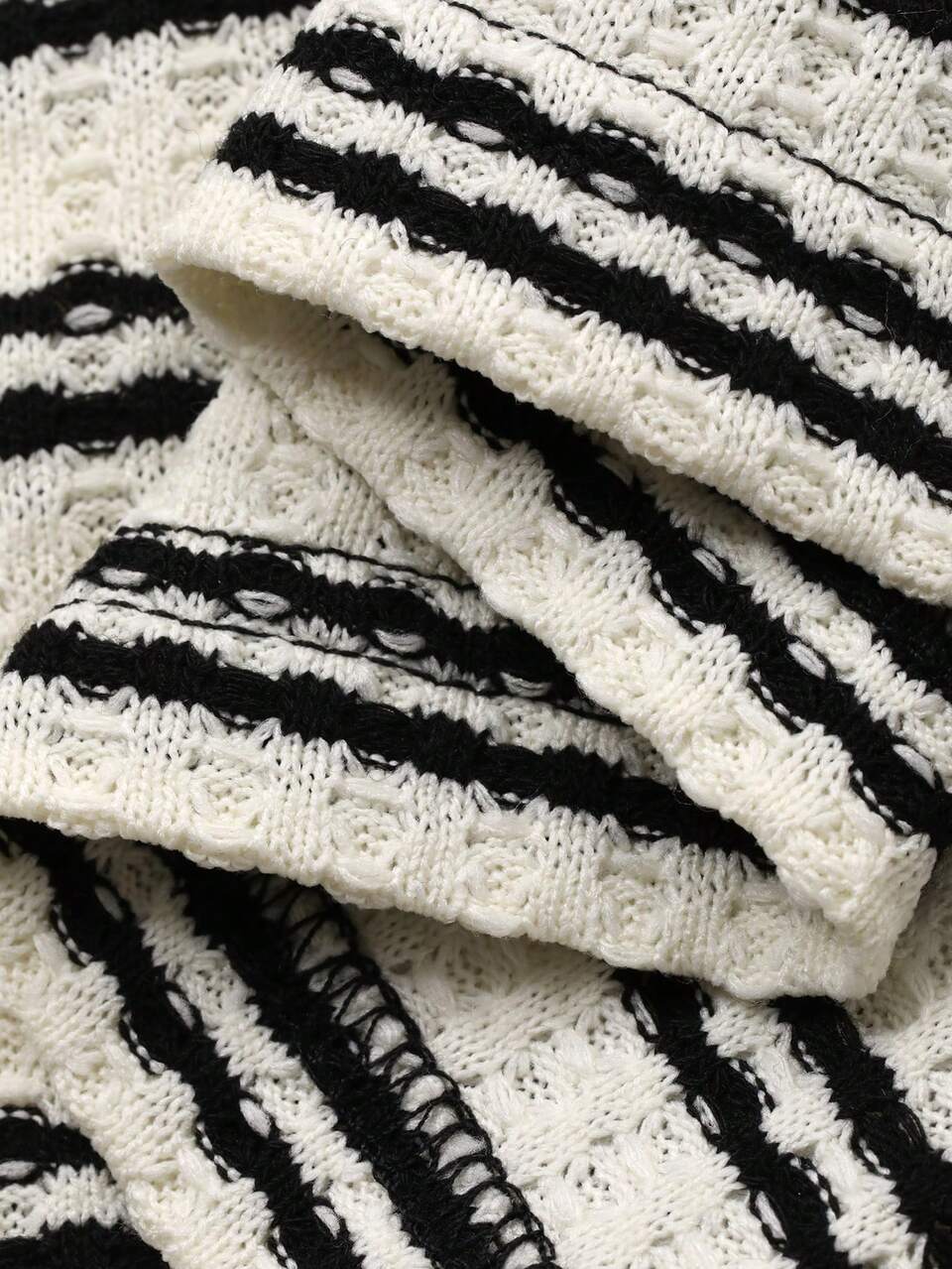 Women's Contrast Color Round Neck Short Sleeve Loose Striped T-Shirt, Casual Urban Style With Small Embroidery Graphic Tees Women