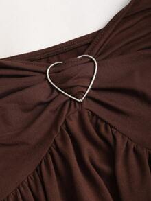 Sweetra 女士不对称下摆蕾丝拼接爱心搭扣装饰T恤，春夏款 - 咖啡棕 - 查看 3