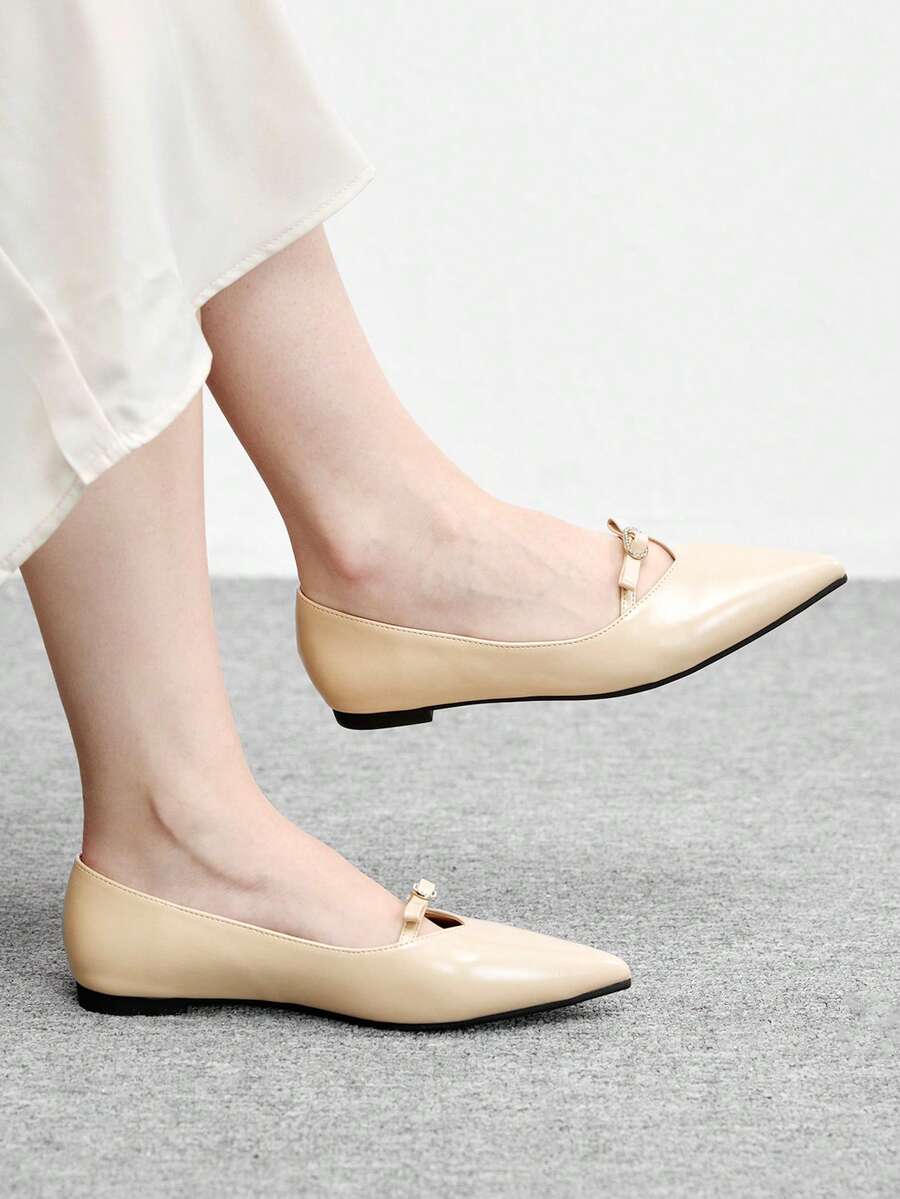 CUCCOO BIZCHIC 女士鞋履,米色漆皮尖头鞋,水钻搭扣镂空装饰,百搭优雅的套脚乐福鞋,适合通勤和日常穿着 - 米色 - 查看 1