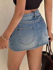 DAZY 女士低腰裹身式短款牛仔裙，优雅 - 中等水洗藍 - 查看 5