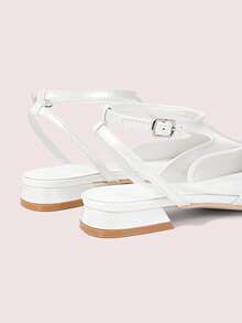CUCCOO DOLLMOD 女士方头粗跟T字带平底凉鞋，简约时尚露跟休闲凉鞋，适合夏季旅行、通勤，复古风格，圣诞节必备 - 珍珠白 - 查看 10