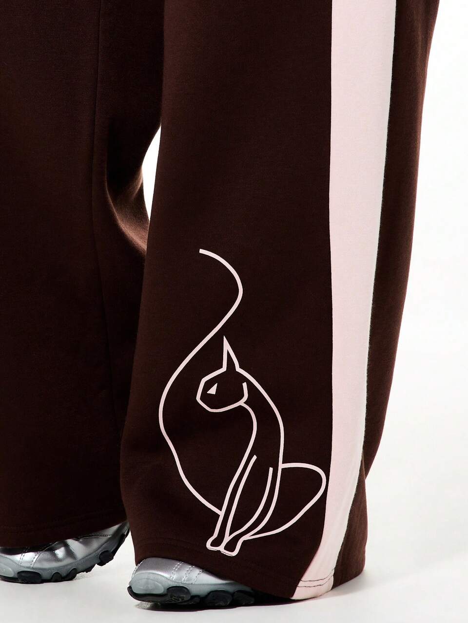BABYPHAT Pantalones de chándal de felpa marrón con diseño de logotipo y panel lateral de contraste, cintura elástica para comodidad casual