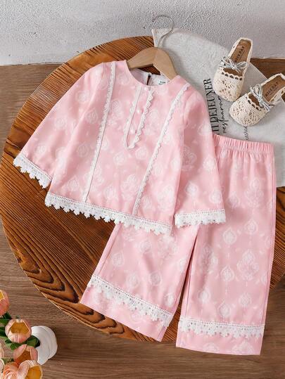 SHEIN 2pcs/Set Baby Girls' Long Sleeve Outfit, Round Neck Long Sleeve White Geometric Floral Print Top T-Shirt, Paired With Matching Floral Wide Leg Pants, Lace Trim On Sleeve Cuffs And Hem, Elegant Vintage , Fashionable And Versatile For Summer