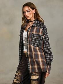 ROMWE Grunge Punk Camisa oversize vintage de cuadros a patchwork con remaches, bolsillos y puños - Multicolor - Ver 4