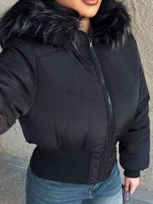 Dayanna Comas 女式冬季街头服饰基本款绗缝大衣，配法兰绒帽子 - 黑色 - 查看 3