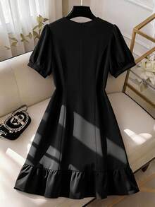 GlowEve CURVE Rochie midi cu guler rotund și decorațiuni cu funde, mărime plus, pentru femei - Negru - Vizualizare 2