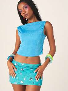 MISSGUIDED Sleeveless Crew Neck Twist Back Crop Top With Open Back Detail Perfect For Summer Casual Wear And Party Outfits - Blue - View 1