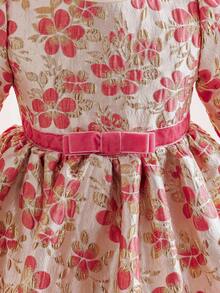 SHEIN Glamorique Kids 女童公主裙，长袖，粉色花朵提花面料，蝴蝶结，质感面料，高贵优雅，中东、欧美风格，华丽裙摆，婚礼、节日、派对、舞会礼服、优雅派对礼服 - 粉色 - 查看 5