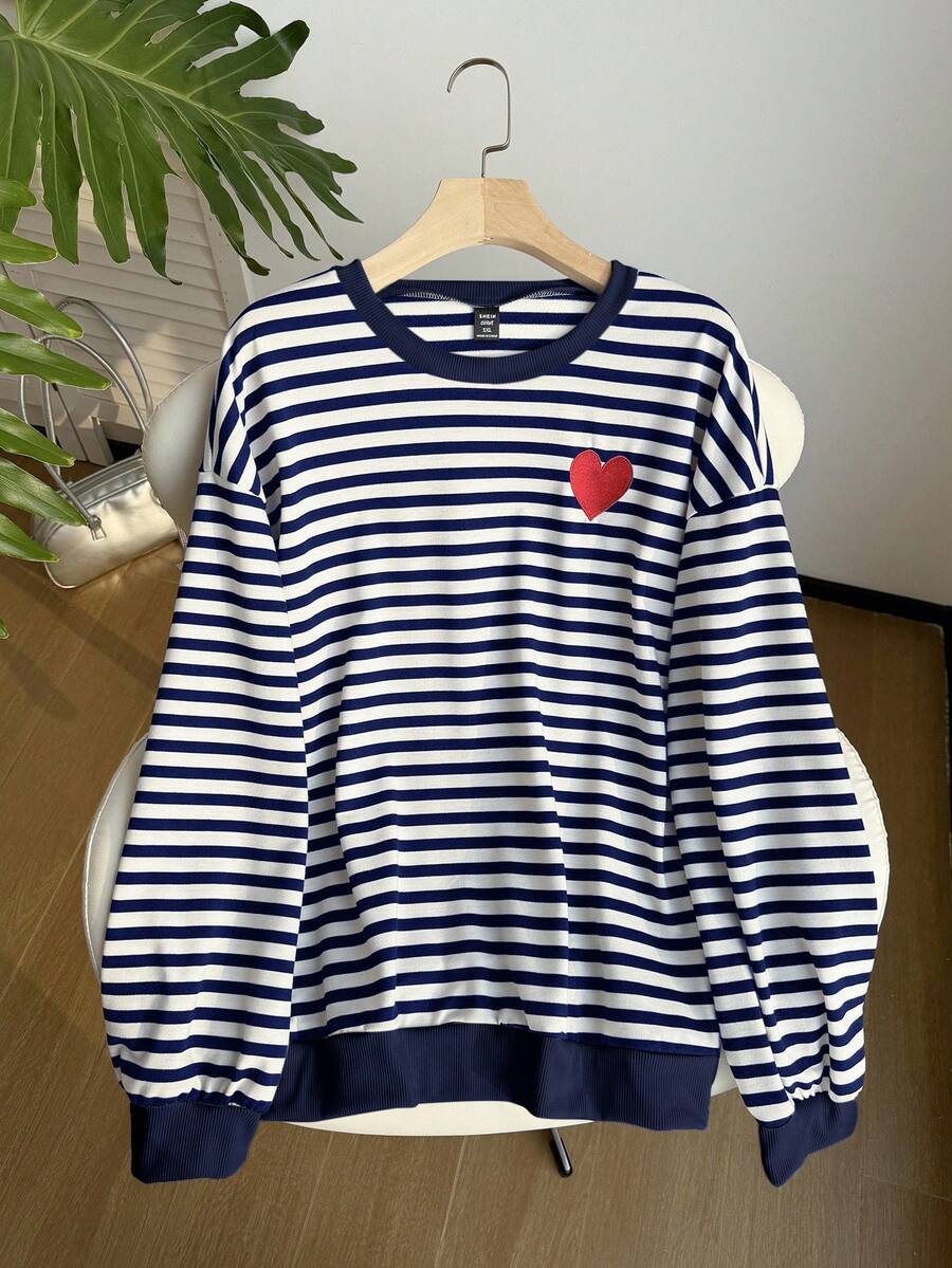 SHEIN EZwear 大码休闲藏蓝色条纹爱心刺绣卫衣,秋季款 - 藏蓝色 - 查看 1