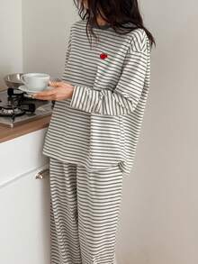 DAZY Conjunto de pijama holgado de 2 piezas con rayas y decoración de manzana linda para mujer - Gris - Ver 6