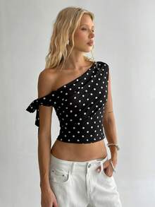 TRNVIE Blusa casual de mujer con hombros asimétricos, lunares negros, lazo y cintura elástica, ideal para vacaciones, casual, oficina o fiesta - Blanco y Negro - Ver 4