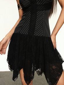 Rina Fox Đầm mini nữ kiểu vintage kẻ sọc phối ren tương phản cổ chữ V không tay vạt bất đối xứng phong cách Y2K, thích hợp cho các lễ hội âm nhạc, tiệc tùng và mặc thường ngày. - màu đen - Xem 7