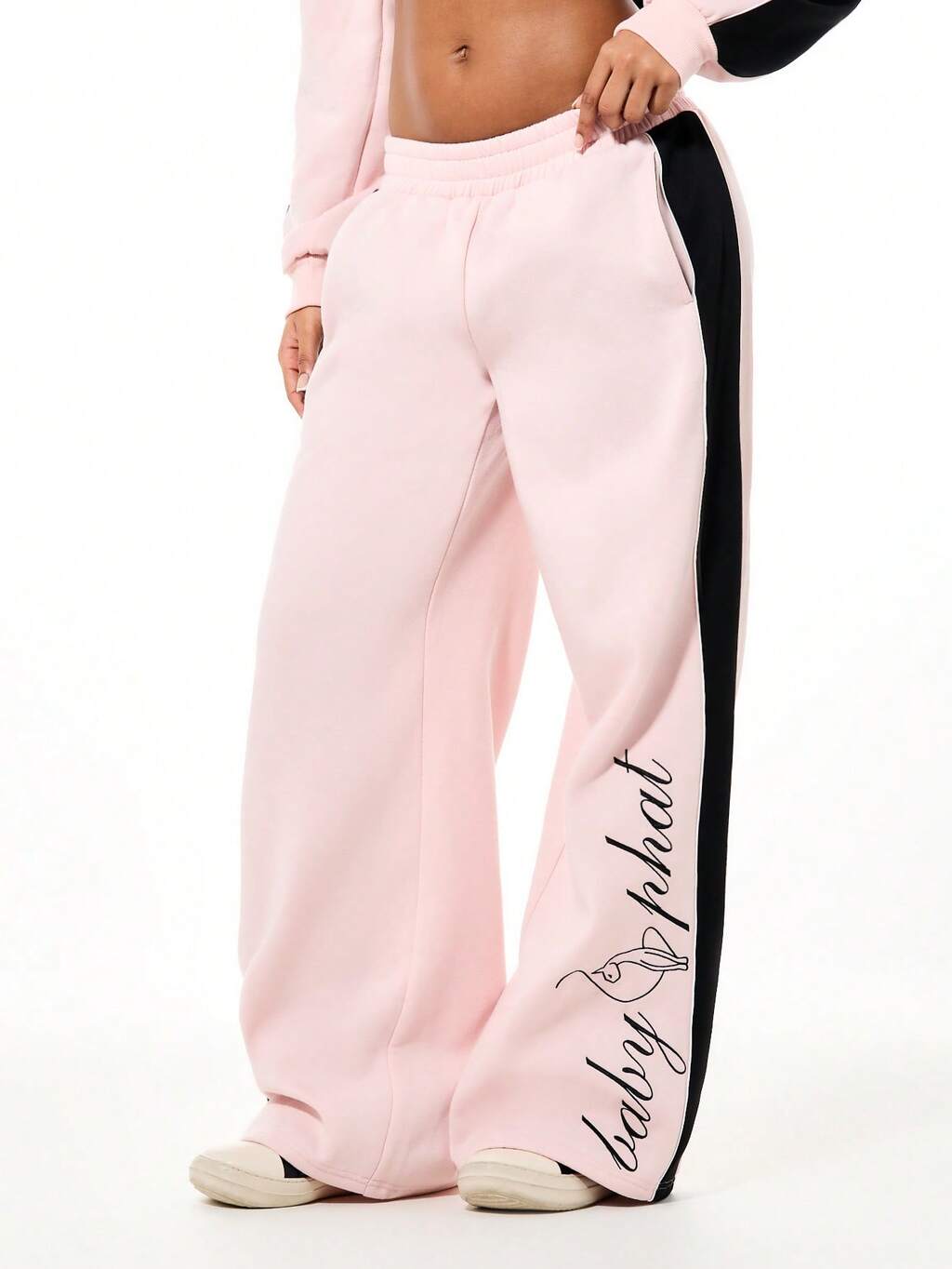 BABYPHAT スクリプトロゴ ワイドレッグ スウェットパンツ ウエストゴム サイドストライプ リラックスフィット 快適なラウンジウェア ドローストリング カジュアルパンツ