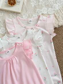 SHEIN Bộ 3 món/áo liền quần ngắn nhiều màu sắc mùa hè cho bé gái, họa tiết hoa vui nhộn, dễ thương và năng động, với tay áo bồng bềnh và cổ tay bo chun, một món đồ không thể thiếu cho những chuyến đi chơi hàng ngày. - Nhiều màu - Xem 3