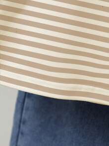 复古美式经典条纹马匹数码印花 Polo 领腰部 T 恤 - 彩色 - 查看 3