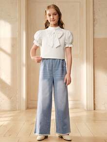 SHEIN 2pcs/Set Fashionable & Elegant Outfit For Tween GirlsWhite Woven Blouse With Puff Sleeves & Detachable Bow + Distressed Denim Wide Leg Pants - White - View 3