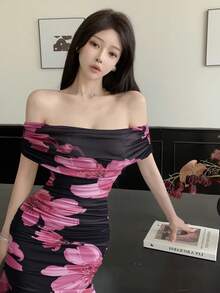 Modelyn 女士碎花印花露肩褶皱腰身优雅连衣裙，适合婚礼、约会等场合 - 黑色 - 查看 3