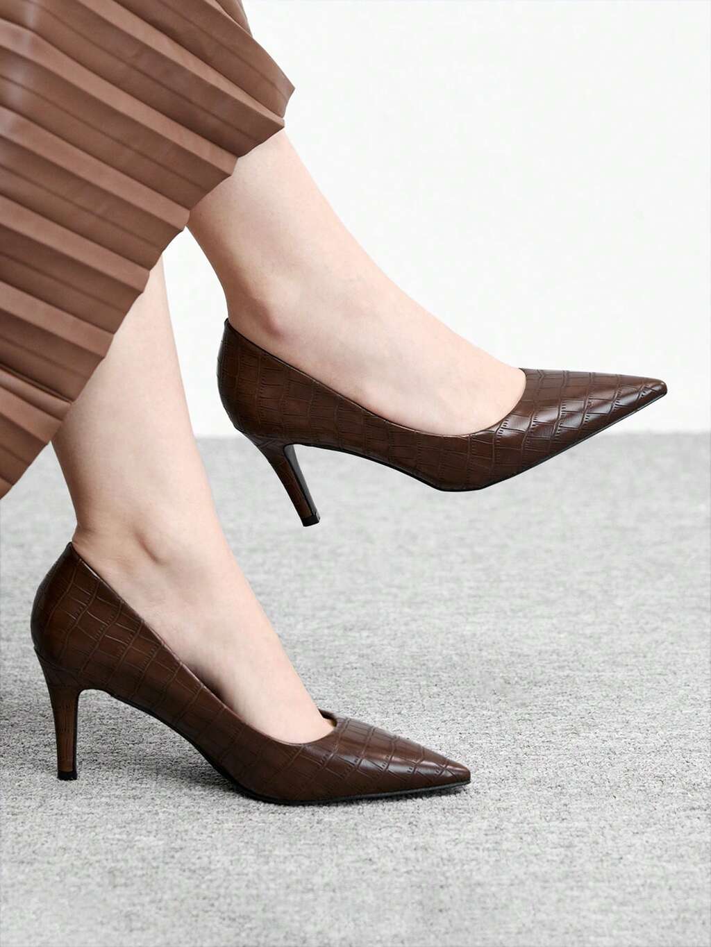 CUCCOO BIZCHIC Chaussures femme à talon fin et pointu, bordeaux gaufré. Chaussures simples à talons hauts pour femmes, polyvalentes pour le travail, les sorties, les banquets et la vie quotidienne.