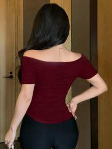 DAZY Red Off-Shoulder Crop Top, Casual Vacation Beach Style, Elegant For Music Festival, Valentine's Day, Wedding, Short Sleeve T-Shirt For Women, Spring & Summer - Red - View 3