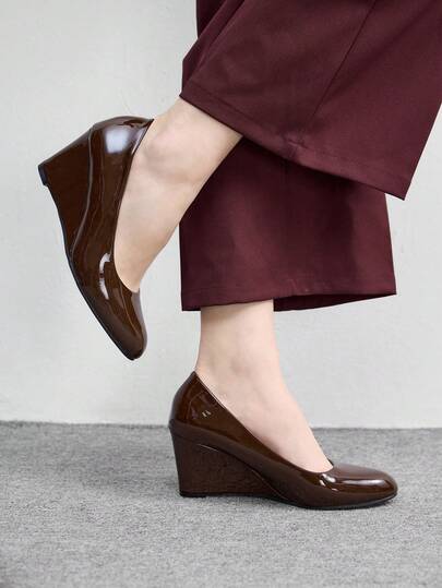 CUCCOO BIZCHIC Dunkelbraune Lackleder Keilpumps, vielseitig für den Arbeitsweg