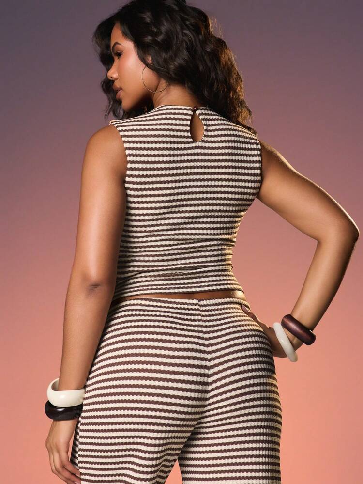 MISSGUIDED Mujer Crochet Punto sin mangas Camiseta de tirantes a rayas con cuello redondo Textura acanalada de verano casual Ajuste ceñido Longitud corta Rayas horizontales marrón crema