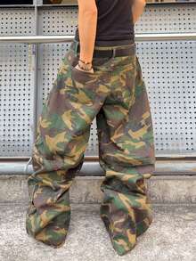 ROMWE MEN Street Life Jeans de corte holgado con estampado de camuflaje curvo, moda callejera para hombres - Verde militar - Ver 2