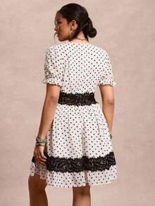 SHEIN VCAY Robe à la mode pour femmes grandes tailles avec contraste de dentelle et imprimé à pois, manches à volants - Blanc - Voir 6
