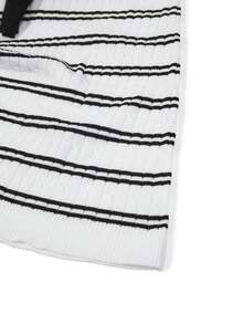 GlowEve Gaun Sweater Rajut Elegan Serbaguna dengan Perpaduan Warna Gaya Eropa dan Amerika Terbaru - Hitam dan Putih - View 4