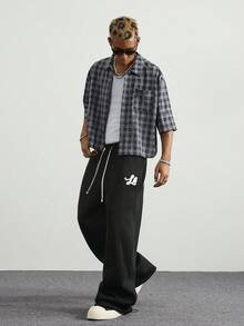 Manfinity Hypemode 男士休闲刺绣运动裤，洛杉矶街头风刺绣毛巾图案运动裤，适合户外音乐节，黑色拼接运动裤两件套，男士字母印花弹力裤，宽松黑色运动裤，男士经典款，最佳款式，1979运动裤。情人节、春夏、送给男友的礼物、狂欢节、复古、街头服饰、派对、圣帕特里克节、外出 - 黑色 - 查看 4