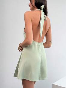 Aloruh 春夏新款优雅浪漫约会之夜婚礼派对性感露背垂褶领口修身A字绿色缎面迷你连衣裙，纯色修身迷你连衣裙 - 綠色 - 查看 6