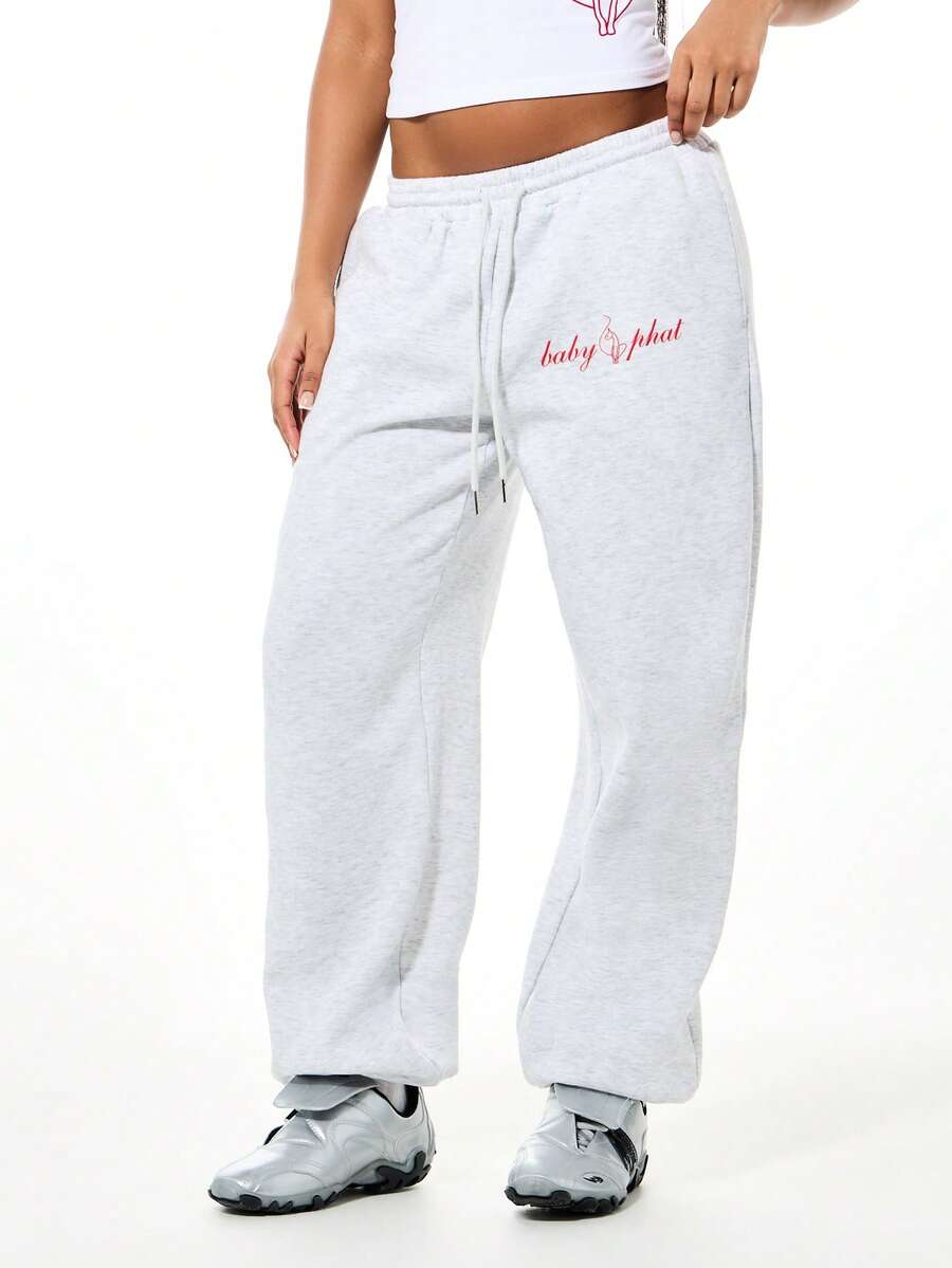 BABYPHAT Pantalones de chándal con puños, estampado de texto y cintura con cordón para comodidad y estilo casual - Gris Claro - Ver 1
