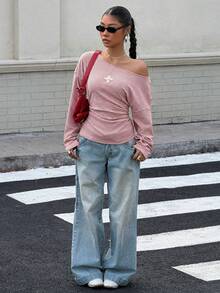 Muchica Camiseta feminina rosa listrada com ombros assimétricos e modelagem slim. - Rosa - Ver 3