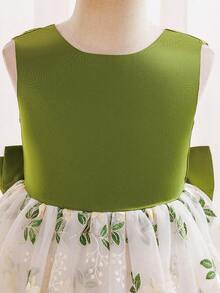 SHEIN Glamorique Kids 女童白色蝴蝶结腰身V领露背刺绣优雅派对连衣裙，适合所有季节 - 綠色 - 查看 4